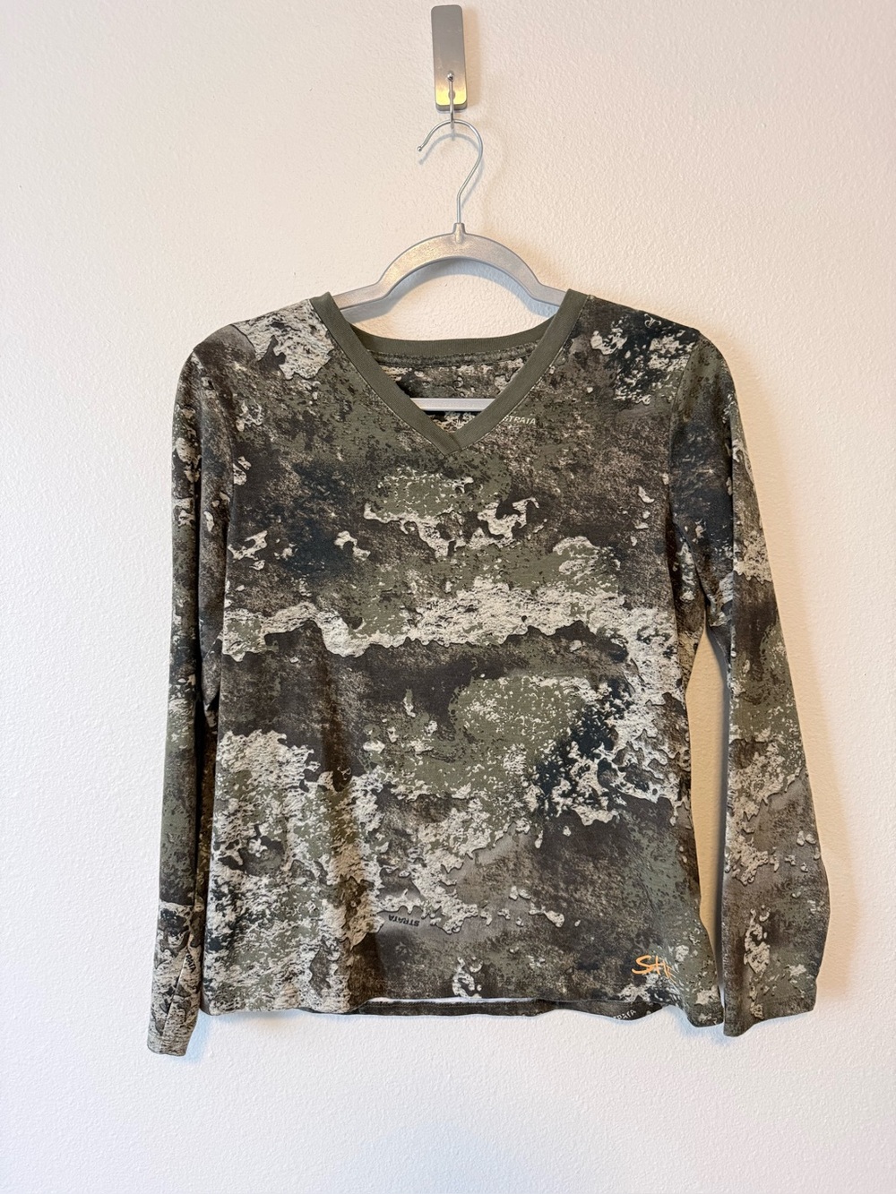 SHE Women's Long Sleeve V-neck Shirt